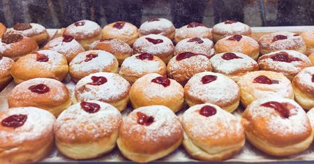 Tłusty czwartek. Jak smażyć pączki w domu?