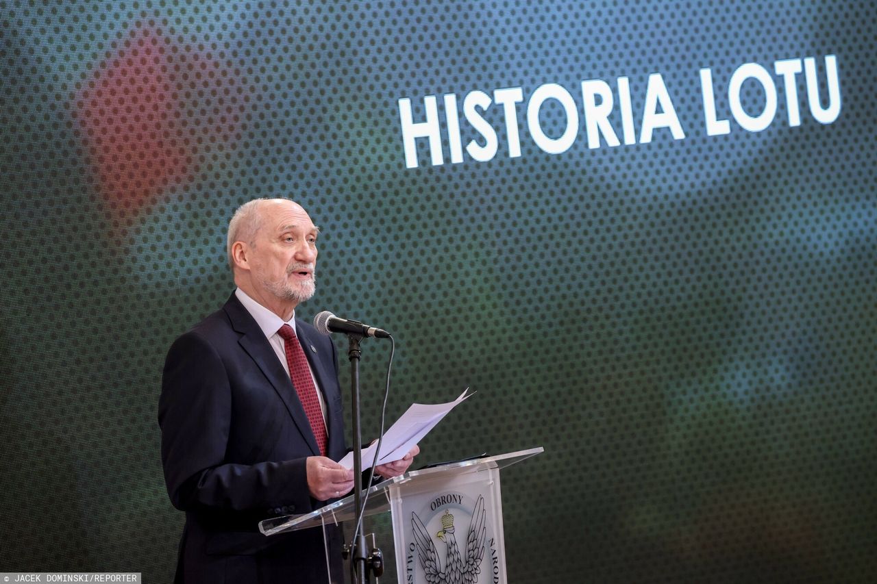 Antoni Macierewicz podczas prezentacji raportu podkomisji smoleńskiej