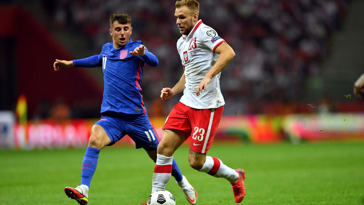 PAP / Piotr Nowak / Na zdjęciu: piłkarz reprezentacji Polski Tymoteusz Puchacz (z prawej) i Mason Mount (z lewej)