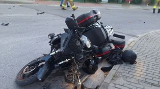 Michów: Zderzenie motocykla z samochodem. Motocyklista trafił do szpitala
