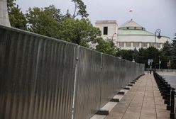 Trzymetrowy płot stanie przed Sejmem? Nie zgadzają się specjaliści