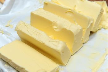 Z 8 zł na 88 gr. Ceny masła najniższe od lat. Będzie zwrot