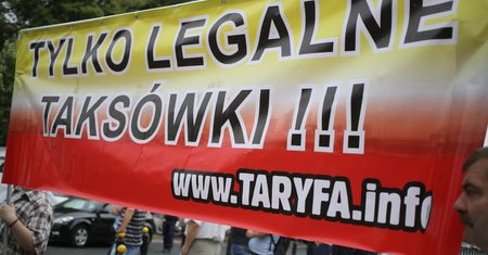 Wkurzony taksówkarz domaga się opodatkowania przewoźników