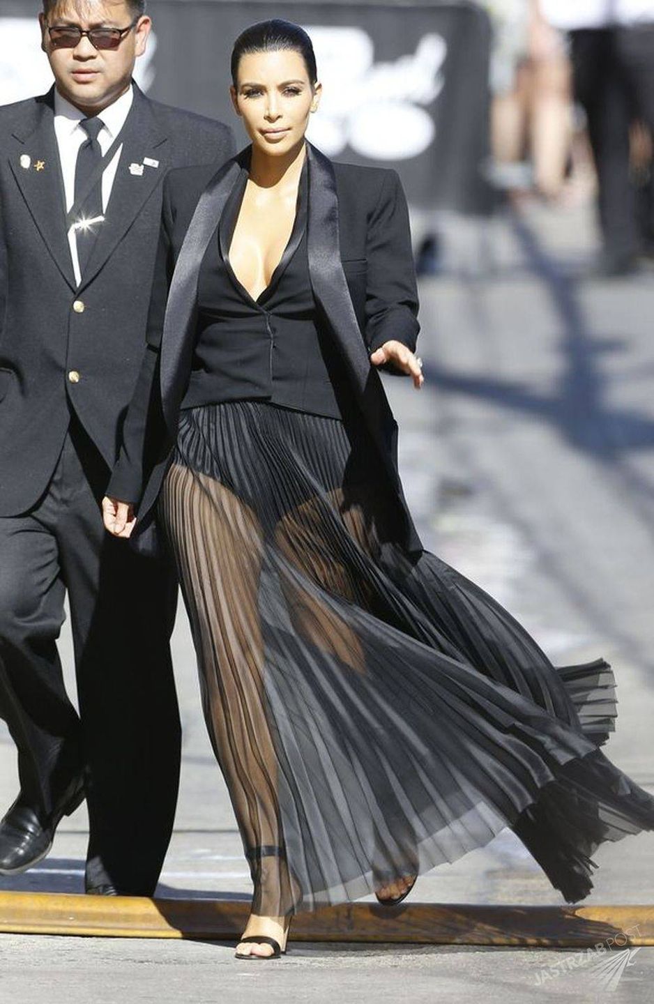 Kim Kardashian w prześwitującej sukience