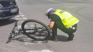 Kolizja w Damasławku. Młody rowerzysta zderzył się z autem osobowym