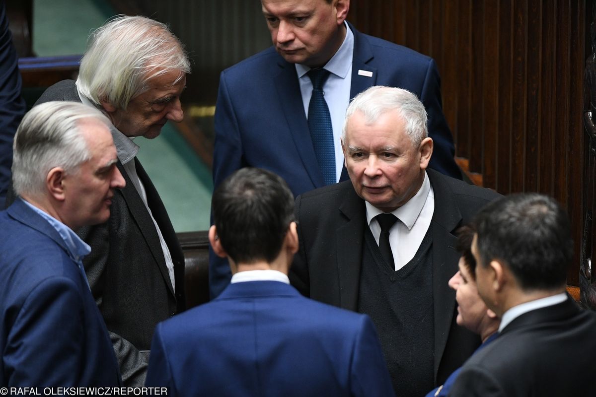 Politycy obozu PiS bagatelizują "taśmy Kaczyńskiego". Rzecznik prezydenta wyśmiewa zarzuty