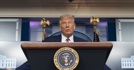 Kursy walut. Trump z koronawirusem podbija nerwowość na rynku