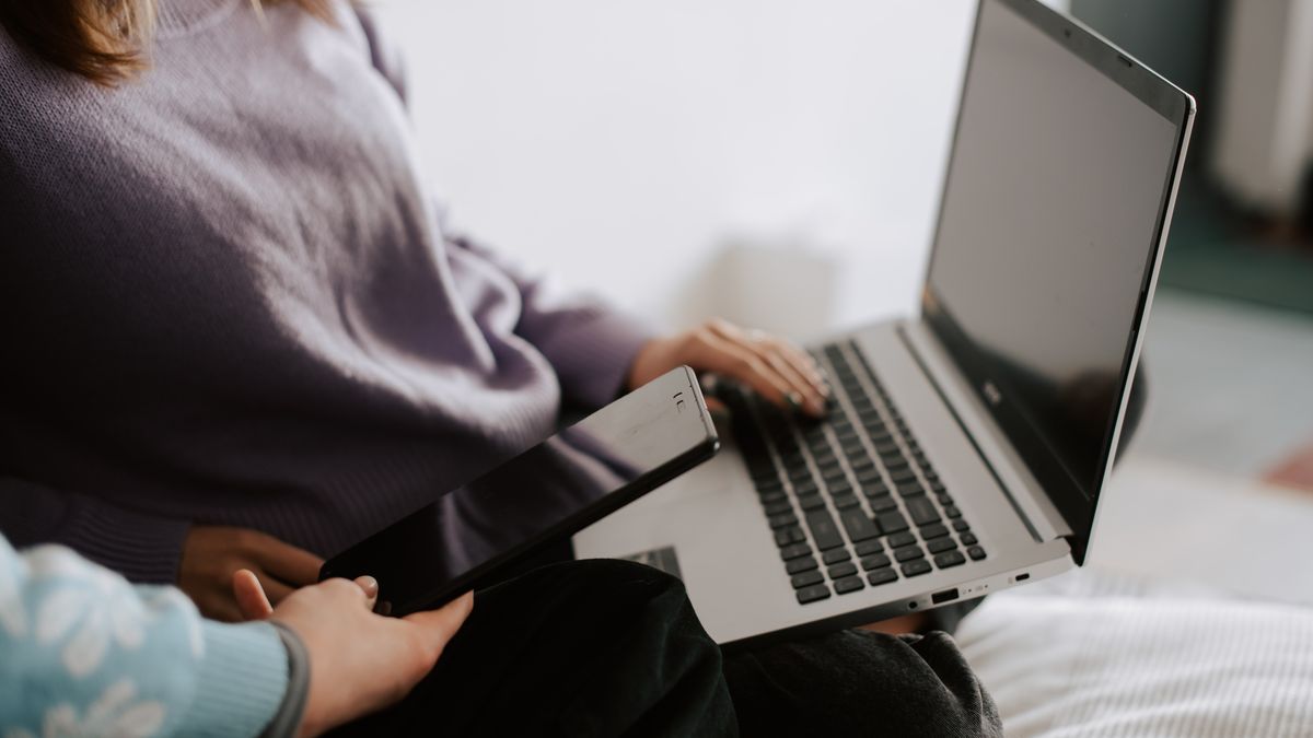 Cyberoszuści podszywają się pod znane instytucje