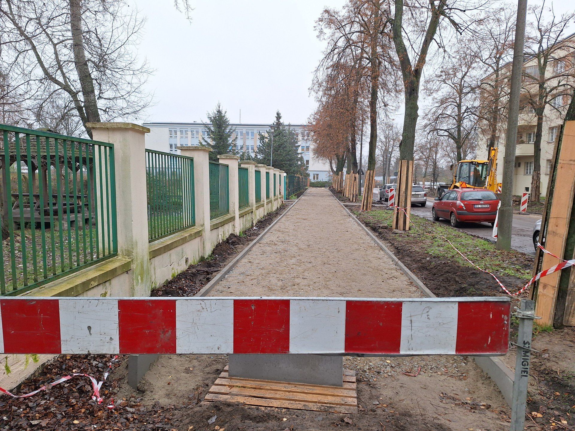 Tak wygląda organizacja remontu na ulicy Praussa, obok Szkoły Podstawowej nr 40