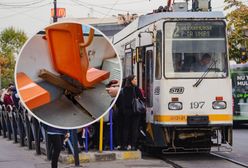 Rumunia. O włos od tragedii. Szyna rozcięła podłogę i wpadła do środka tramwaju