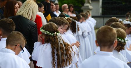 Ksiądz opublikował sumę ofiar z Komunii Świętej. Wyliczył, która klasa dała najmniej