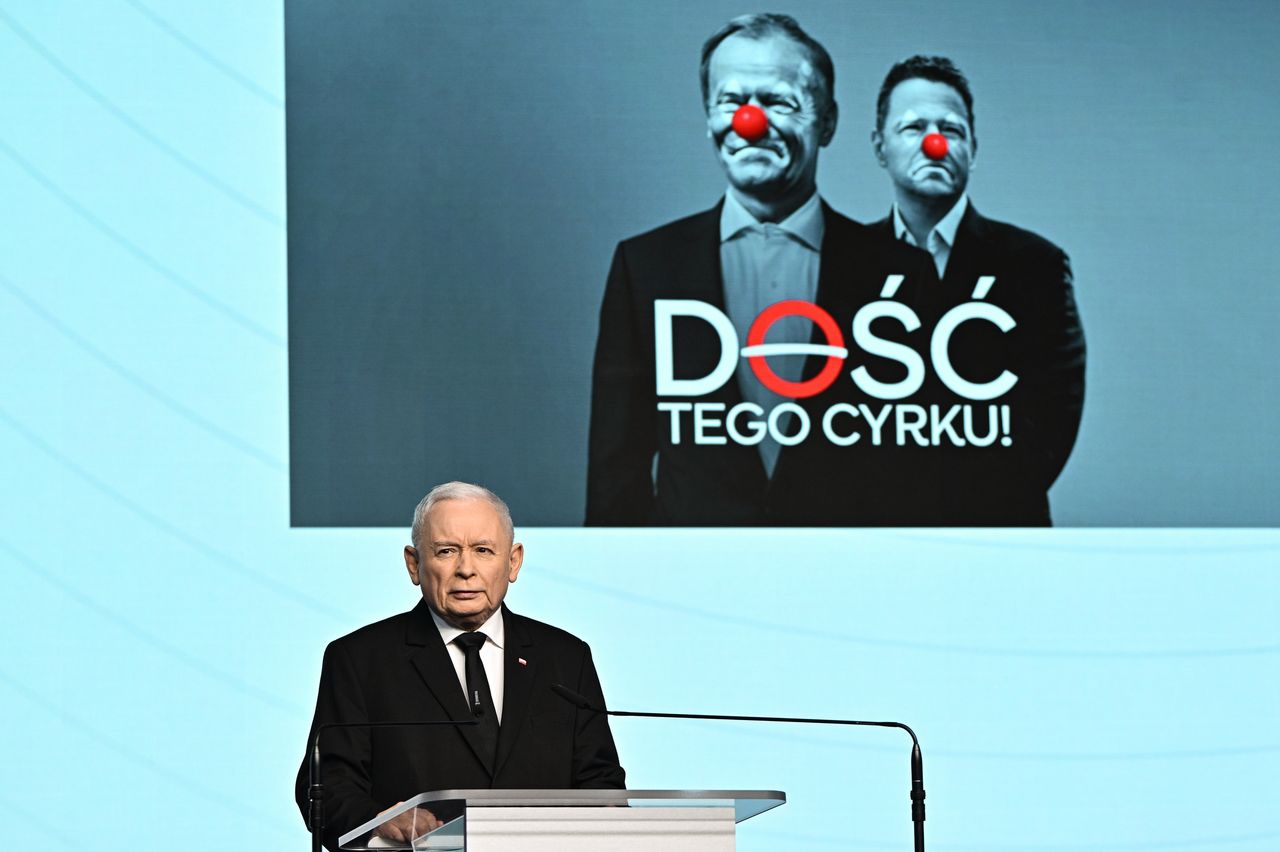 Prezes Prawa i Sprawiedliwości Jarosław Kaczyński na konferencji prasowej