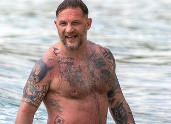 Zadowolony i wypoczęty. Tom Hardy na zasłużonych wakacjach
