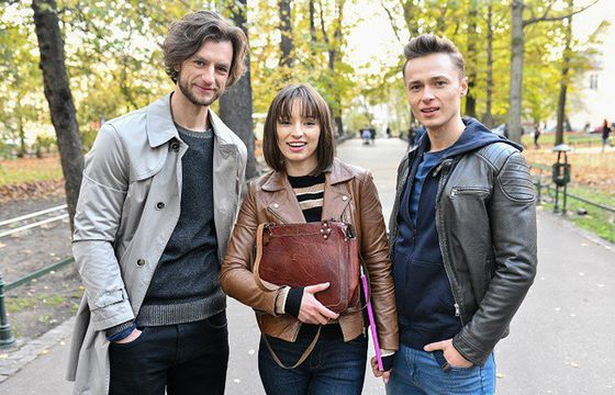 Trzeci sezon serialu „Zakochani po uszy” w TVN7. Pola Błasik, Patryk Pniewski i Mateusz Mosiewicz w obsadzie
