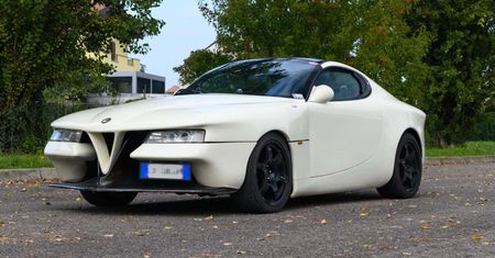 Alfa Romeo Castagna Vittoria to gratka dla fanów dziwnych aut. Właśnie trafiła na sprzedaż