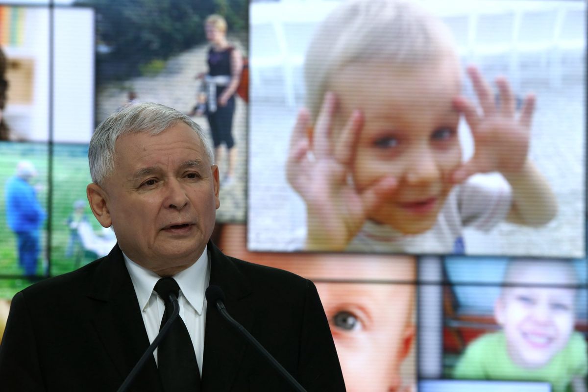 Jarosław Kaczyński podczas jednej z konferencji na temat wspierania dzietności 