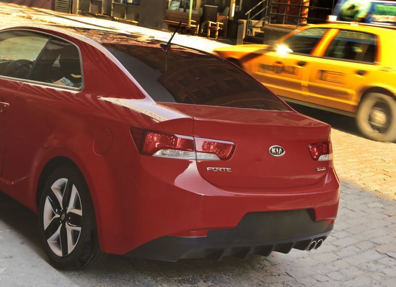 2010-Kia-Forte-Koup-43