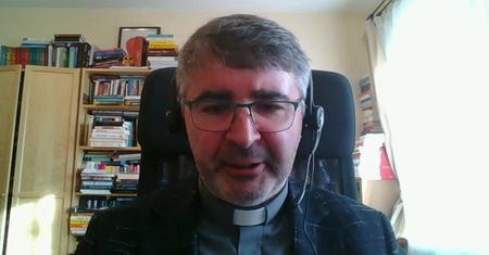 Ks. Prusak: Jana Pawła II powinien bronić Kościół, nie partie