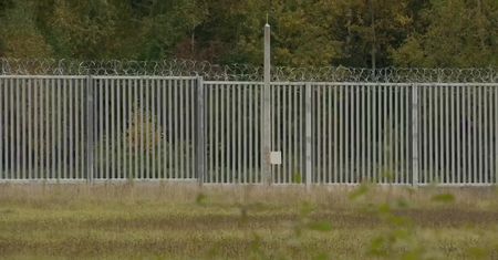 Syryjczyk spadł z muru granicznego na Podlasiu. Walczy o życie w szpitalu