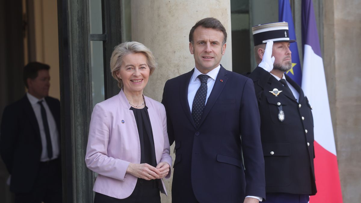 European leaders hold emergency meeting on Ukraine in Paris
epa11902914 French President Emmanuel Macron (R) welcomes European Commission President Ursula von der Leyen (L) ahead of a meeting on war in Ukraine and European security at the Elysee Palace in Paris, France, 17 February 2025.  EPA/TERESA SUAREZ 
Dostawca: PAP/EPA.
TERESA SUAREZ
meeting, security, ukraine, diplomacy, politics, conflict