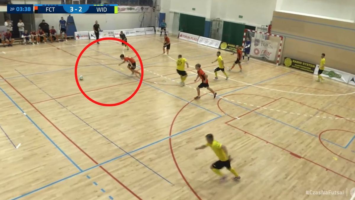 YouTube / Futsal Ekstraklasa / Maksymilian Lewandowski trafił do pustej bramki