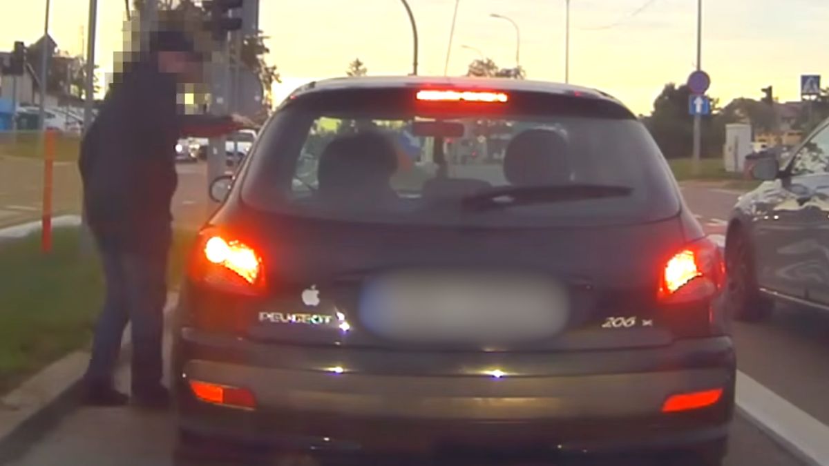 Wyrzuciła niedopałek z auta. Mężczyzna zareagował.