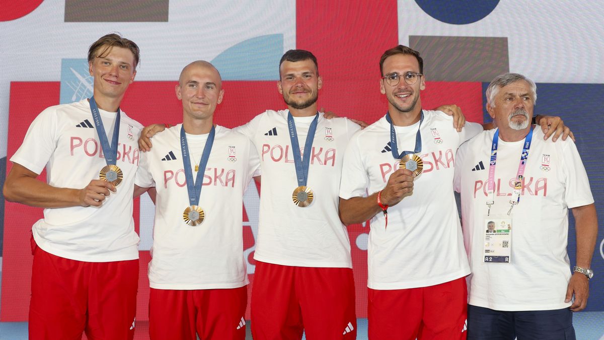 Zdjęcie okładkowe artykułu: Getty Images / NurPhoto / Contributor / Na zdjęciu: kadra Polski, Mateusz Biskup w środku