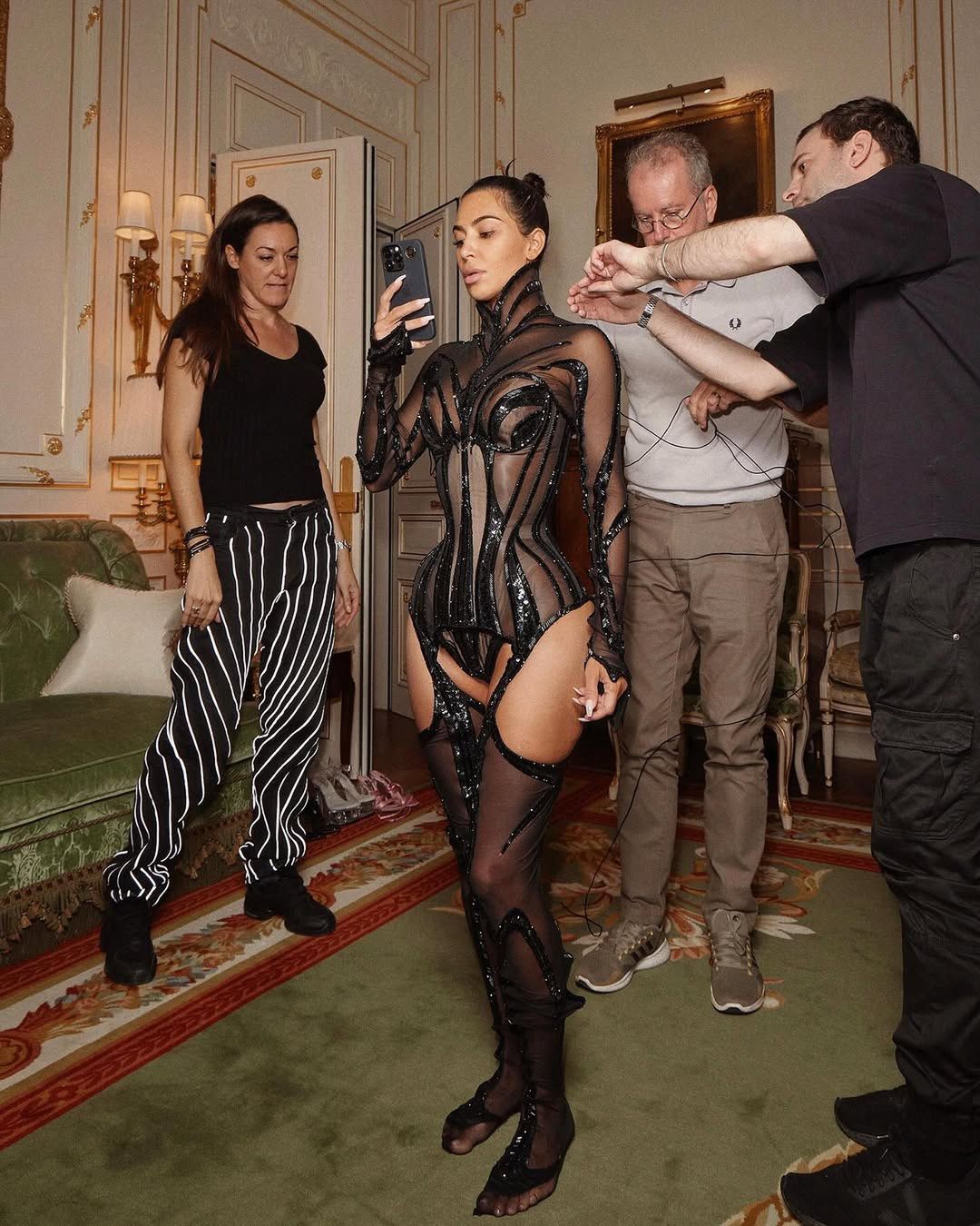Kim Kardashian w gorsecie