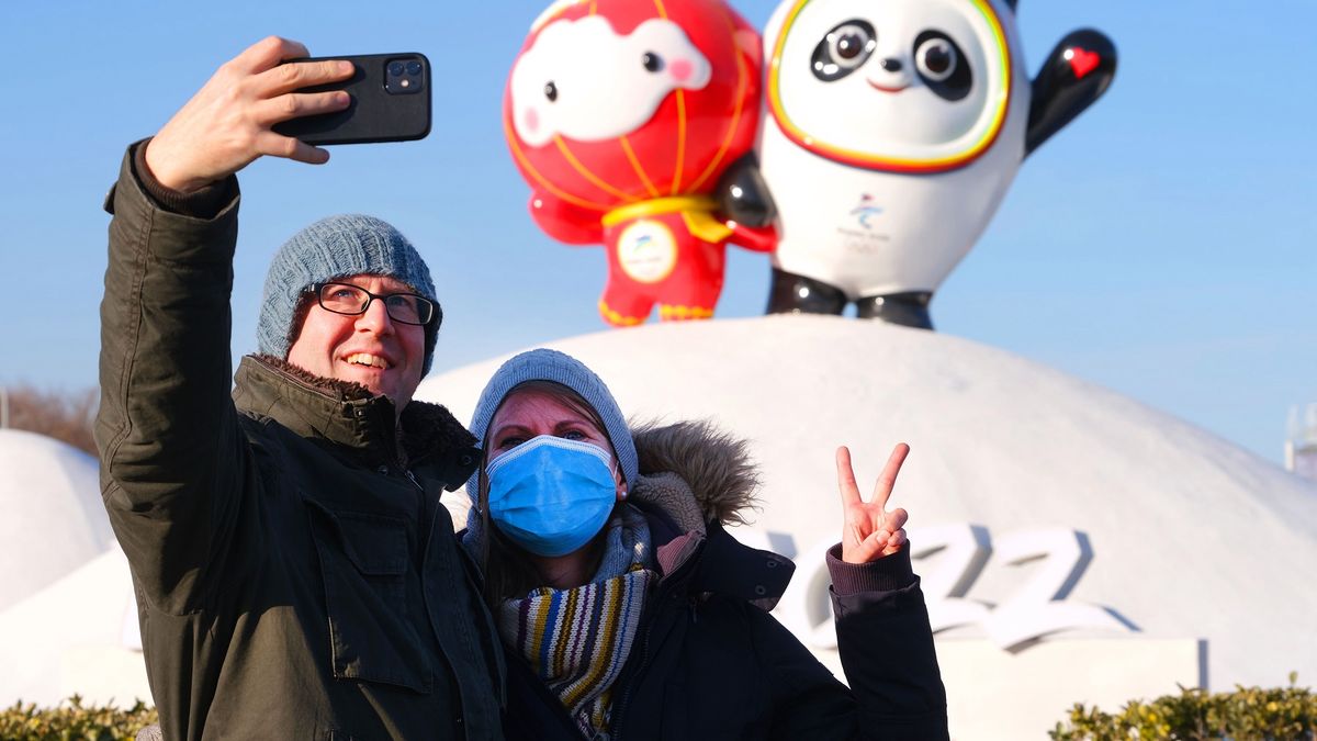 Holendrzy obawiają się cyberataków ze strony Chin Na zdjęciu turyści w Pekinie