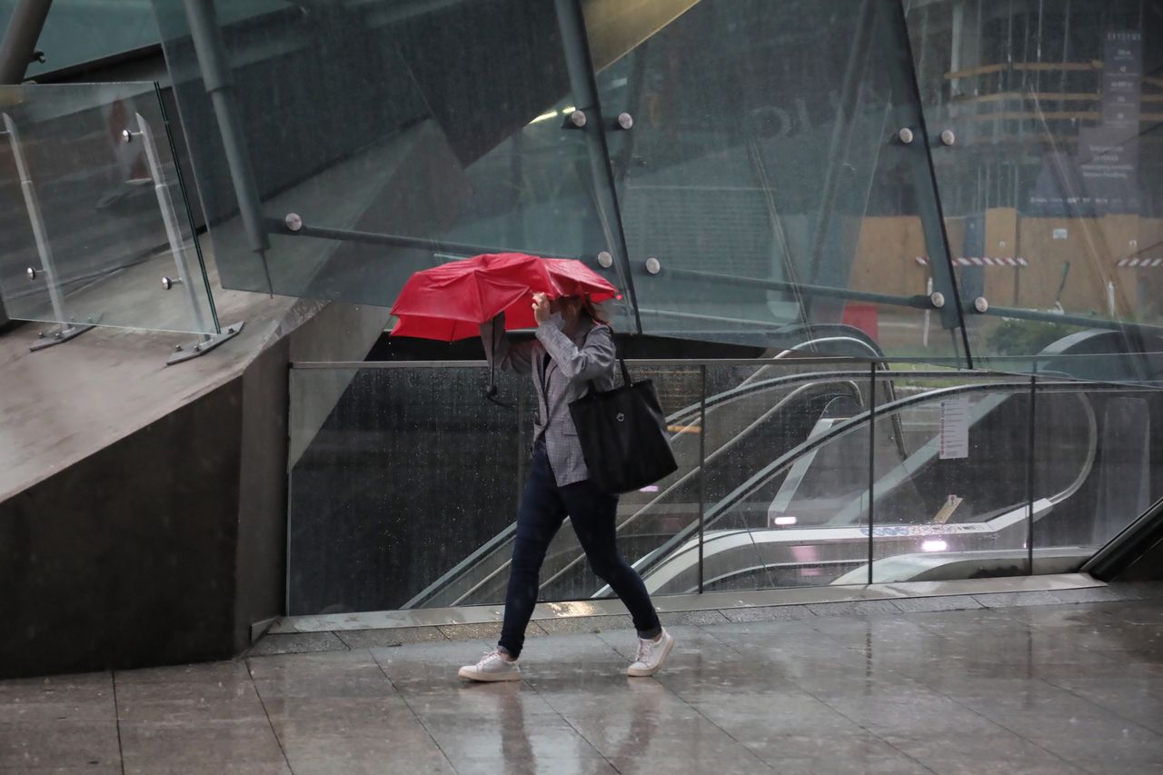 Warszawa. Nad stolicą przeszła burza. Są pierwsze szkody