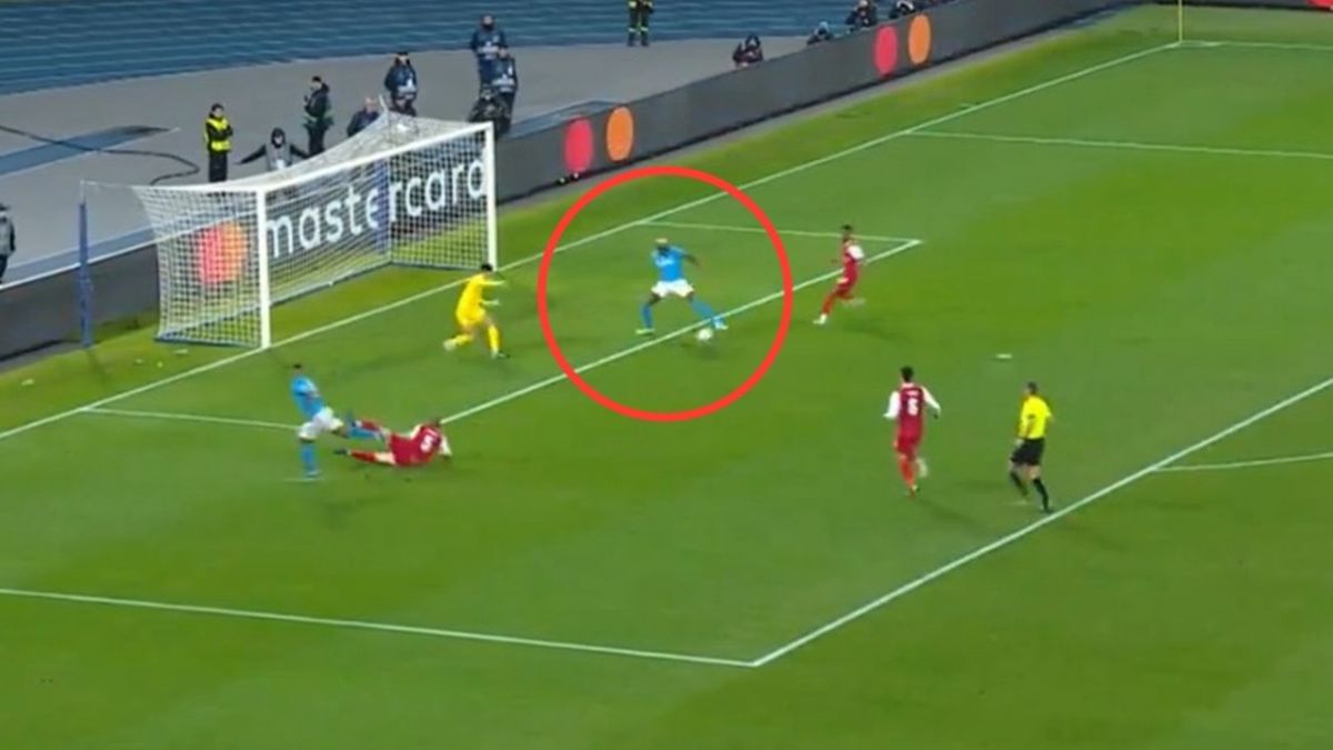 Twitter / polsatsport / Na zdjęciu: Gol piętą Victora Osimhena