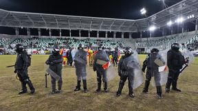 Rzucił butelką w pracownika Korony. Właśnie został zwolniony z pracy