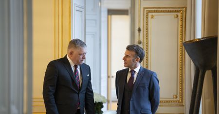 Macron przyjął Ficę w Paryżu. Kulisy rozmów