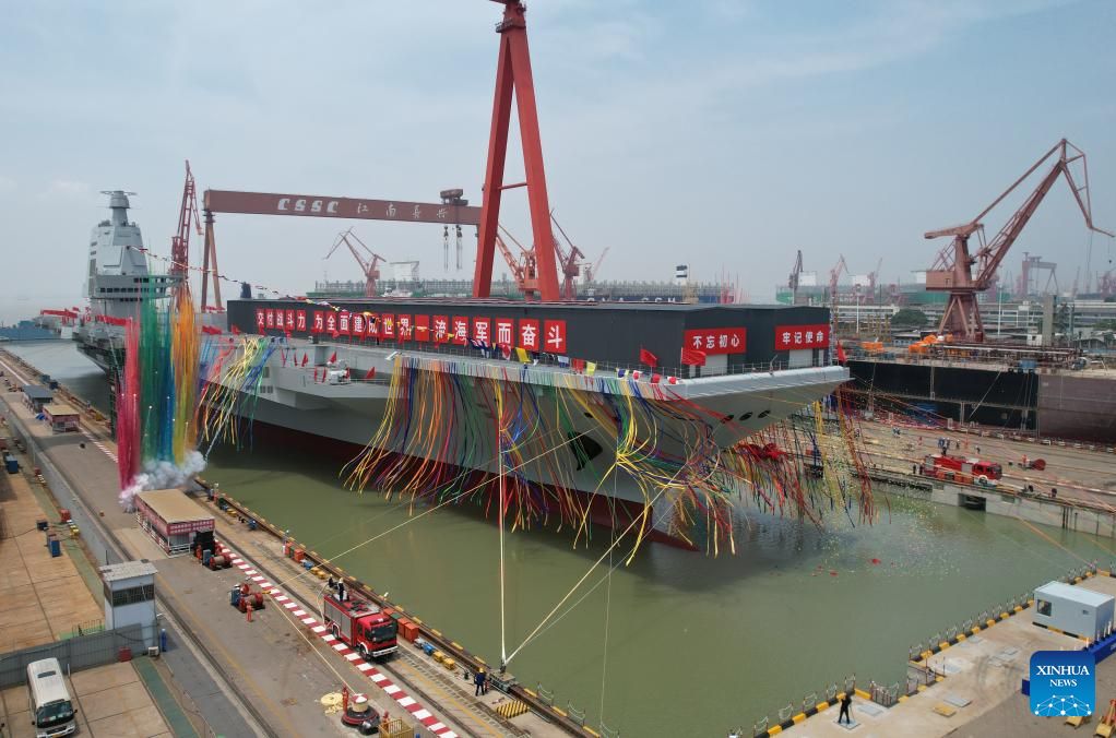 The launch of "Fujian". This is the third aircraft carrier of the Chinese army.