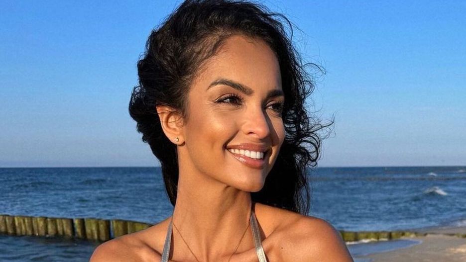 Klaudia El Dursi w srebrnym bikini