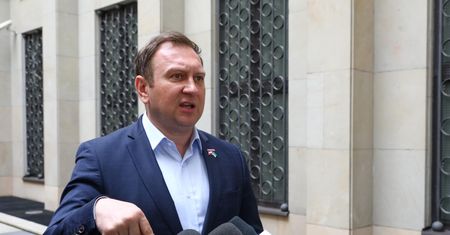 Zarzucił TVP preparowanie dokumentów. Jest pozew wobec posła Lewicy