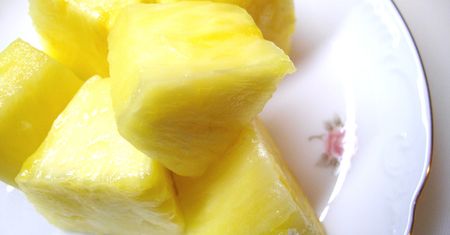 Ananas w puszce w lekkim syropie (owoc i płyn)
