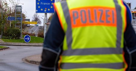 Szef KE przestrzega przed olbrzymimi kosztami upadku strefy Schengen