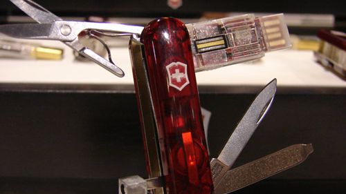 Scyzoryk z 32GB pamięci i Bluetooth od Victorinox 1