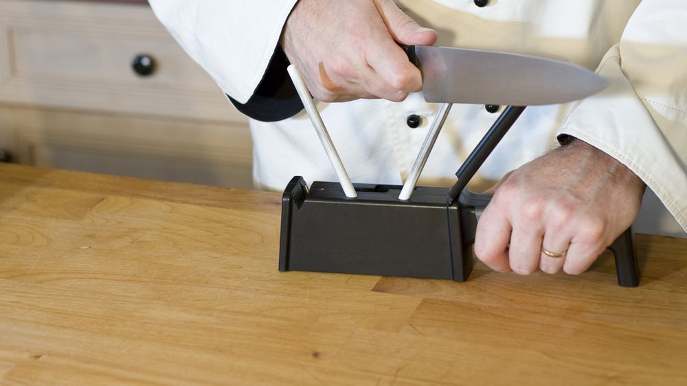 Kubek, parapet, papier ścierny i inne sposoby na ostrzenie noża 1