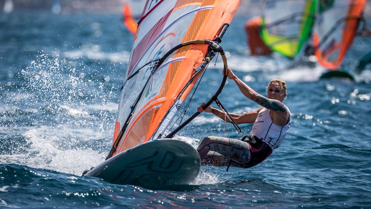 Zofia Klepacka w windsurfingowej, olimpijskiej klasie RS:X