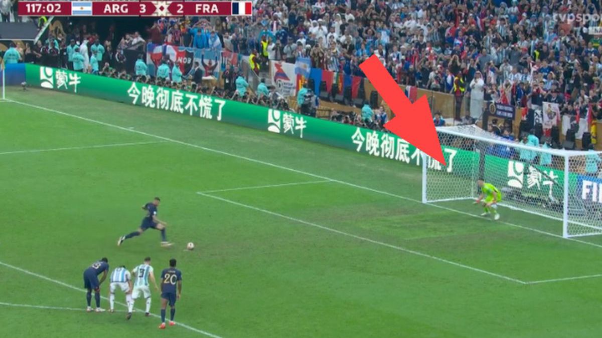 Twitter / twitter.com/sport_tvppl / Kylian Mbappe wykorzystuje rzut karny (3:3) w finale MŚ 2022