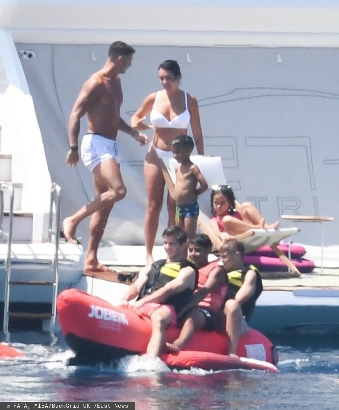 Georgina Rodriguez i Cristiano Ronaldo wypoczywają na rodzinnych wakacjach