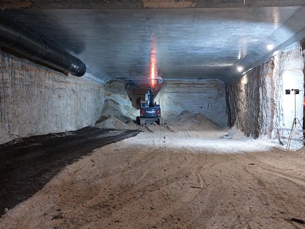 Nowy tunel przekopany. Będzie miał po trzy pasy w każdym kierunku