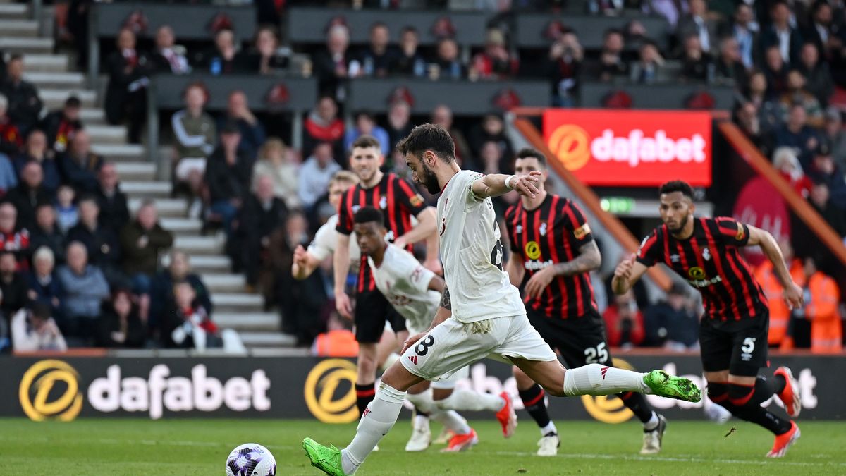 Getty Images / Dan Mullan / Na zdjęciu: Bruno Fernandes uratował Manchester United w meczu z Bournemouth