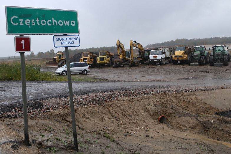 Teren budowy powstającego pod Częstochową węzła autostrady A1 Rząsawa. Zdjęcie z końca października 2016 r.