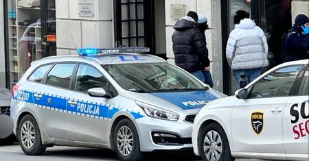 Wywiercili dziurę w suficie piwnicy i ukradli sejf z kantoru