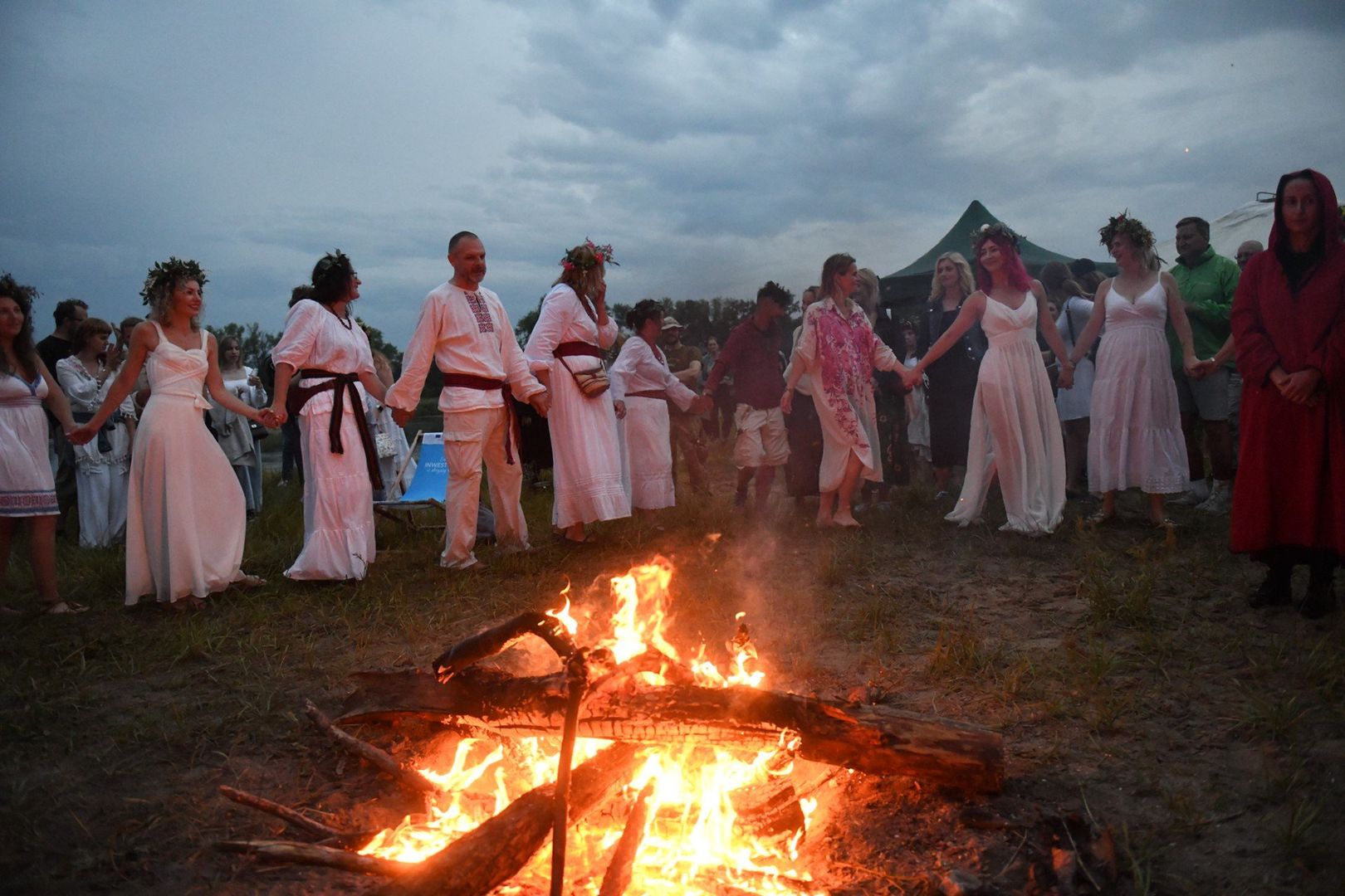 21.06.2024. CIGACICE NOC KUPALY NOC SWIETOJANSKA OBRZED TRADYCJA RYTUAL PRZESILENIE OBRZEDY OGNISKO OGIEN
 FOT. MARIUSZ KAPALA / GAZETA LUBUSKA / POLSKA PRESS