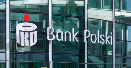 Szczepienia w PKO BP. Bank żąda sprostowania