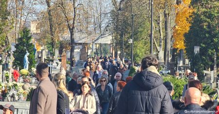Włocławek w dniu zadumy. Mieszkańcy tłumnie odwiedzili cmentarze